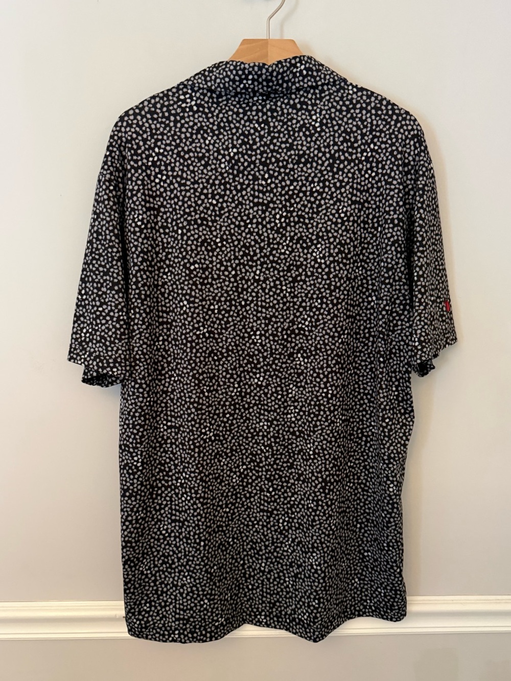 Bad Birdie black pattern active wear polo
Short sleeve shirt. L (rose on sleeve) - Picture 2 of 8